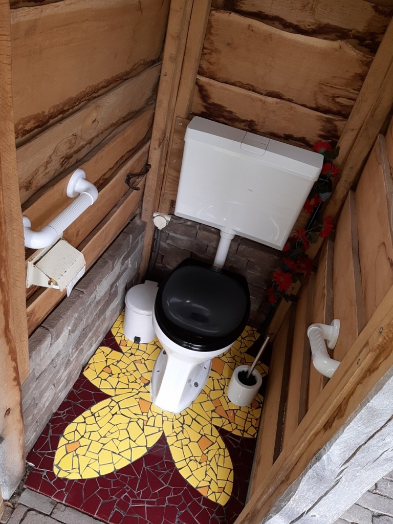 WC tuin Typisch Carolien